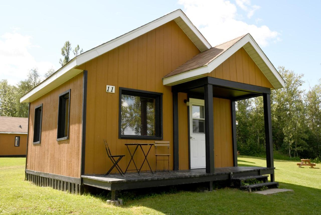 Chalets Du Lac Matapedia Val-Brillant エクステリア 写真
